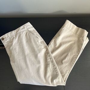 Old Navy Button and Zipper Cotton Spandex 5 Pocket Khaki Capri, 12